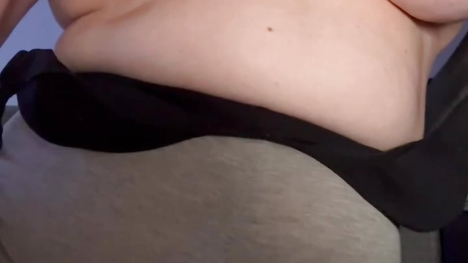 Oiling my big natural boobs for your cock!!! - 視頻由 Squirtlady38 主播提供