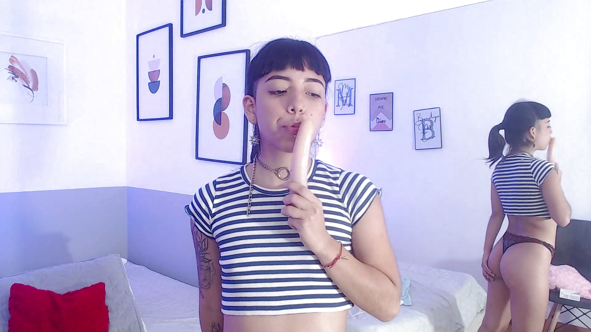 PLAYING WITH MY DILDO - little_kayla_ 캠 모델의 동영상