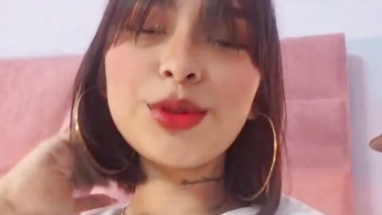 This Christmas the best gift is losing our clothes together 🔥🎁 - video by kinkylittlegirll cam model