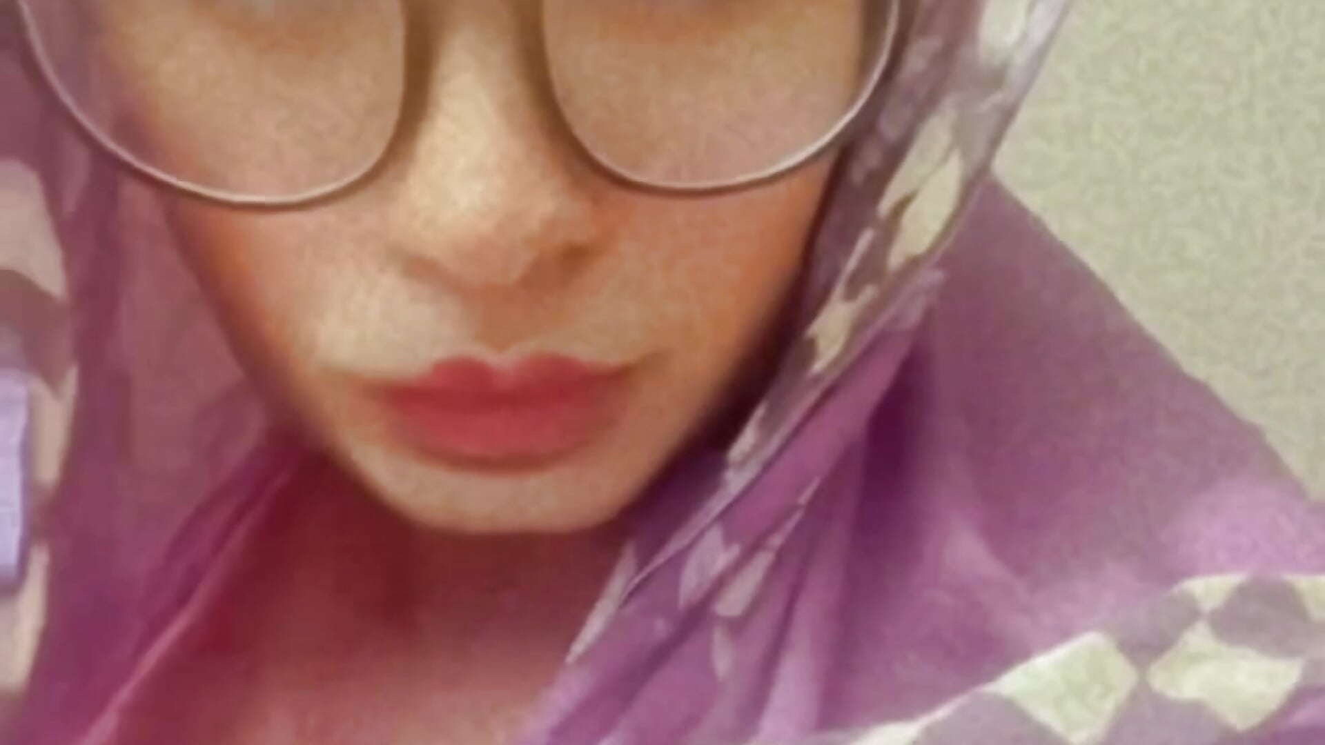 Guys I need support I am a real sissy slave. - video by Apple00001@xh cam model