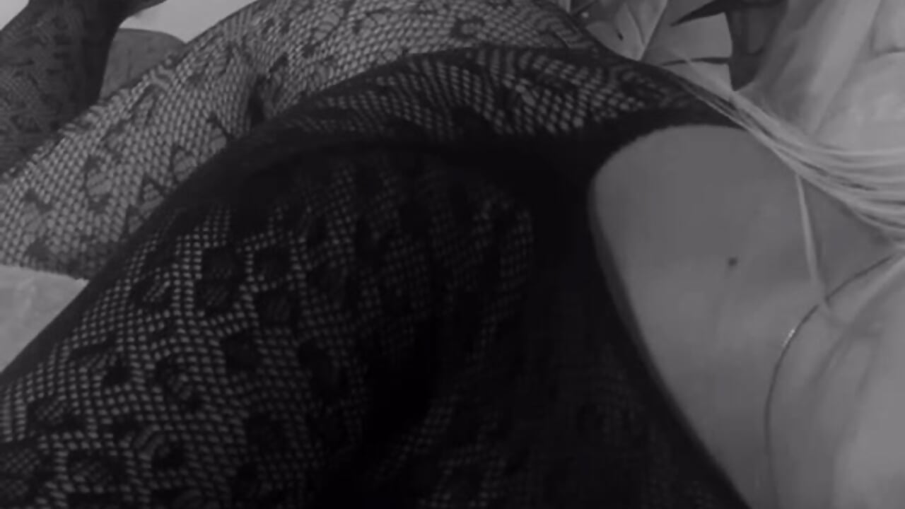 Midnight Curves in Black & White - video Gaia_Stone kameramallilta