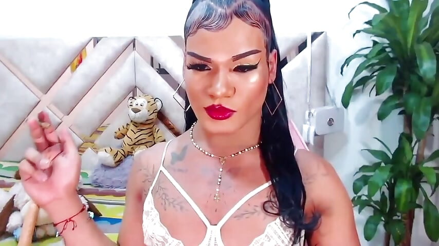 SMOKE PARTY - vidéo du modèle de showcams DOLL_PARTY_BIGCOCK