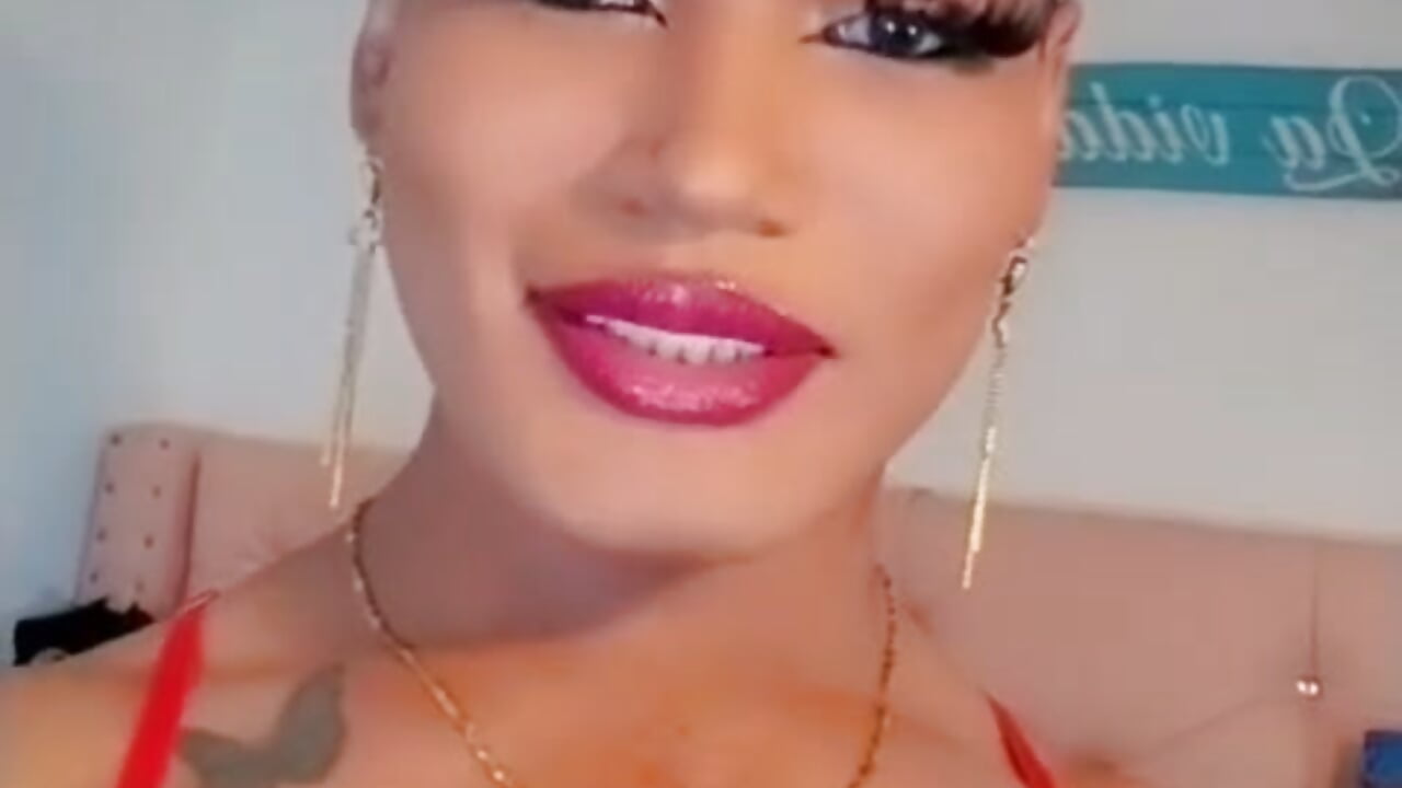 DOLL IN LATEX RED - video van DOLL_PARTY_BIGCOCK cam-model