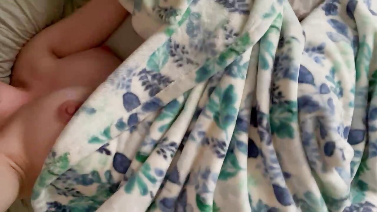 POV: you’re waking up next to preggo me✨ - video di onlysage444 modella di cam