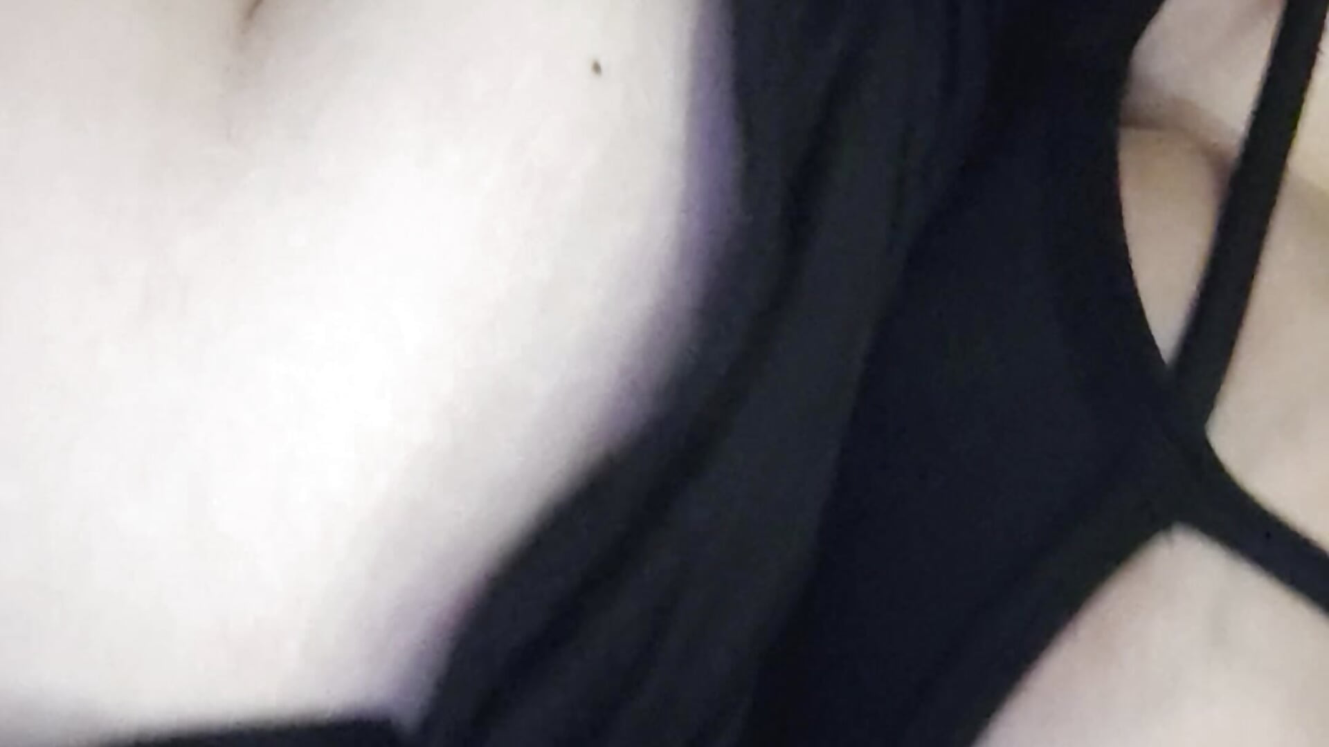 [Public] Flashing my belly at the restaurant ❤️