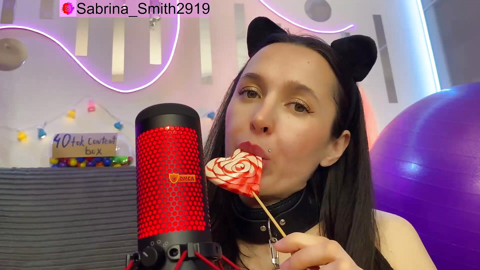 ASMR-LOLLIPOP LICKING