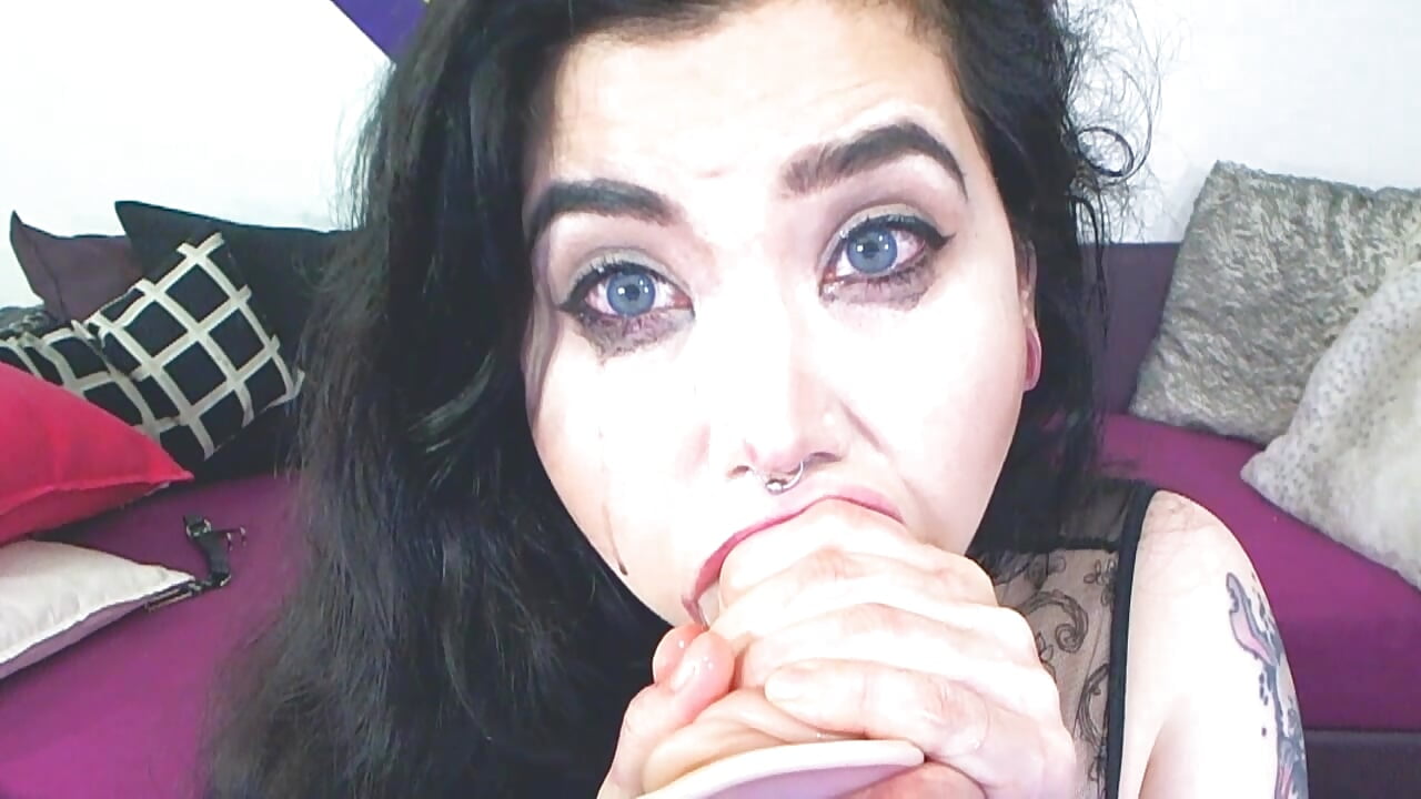 gagging challenge – video od webkamerové modelky wickedxqueen