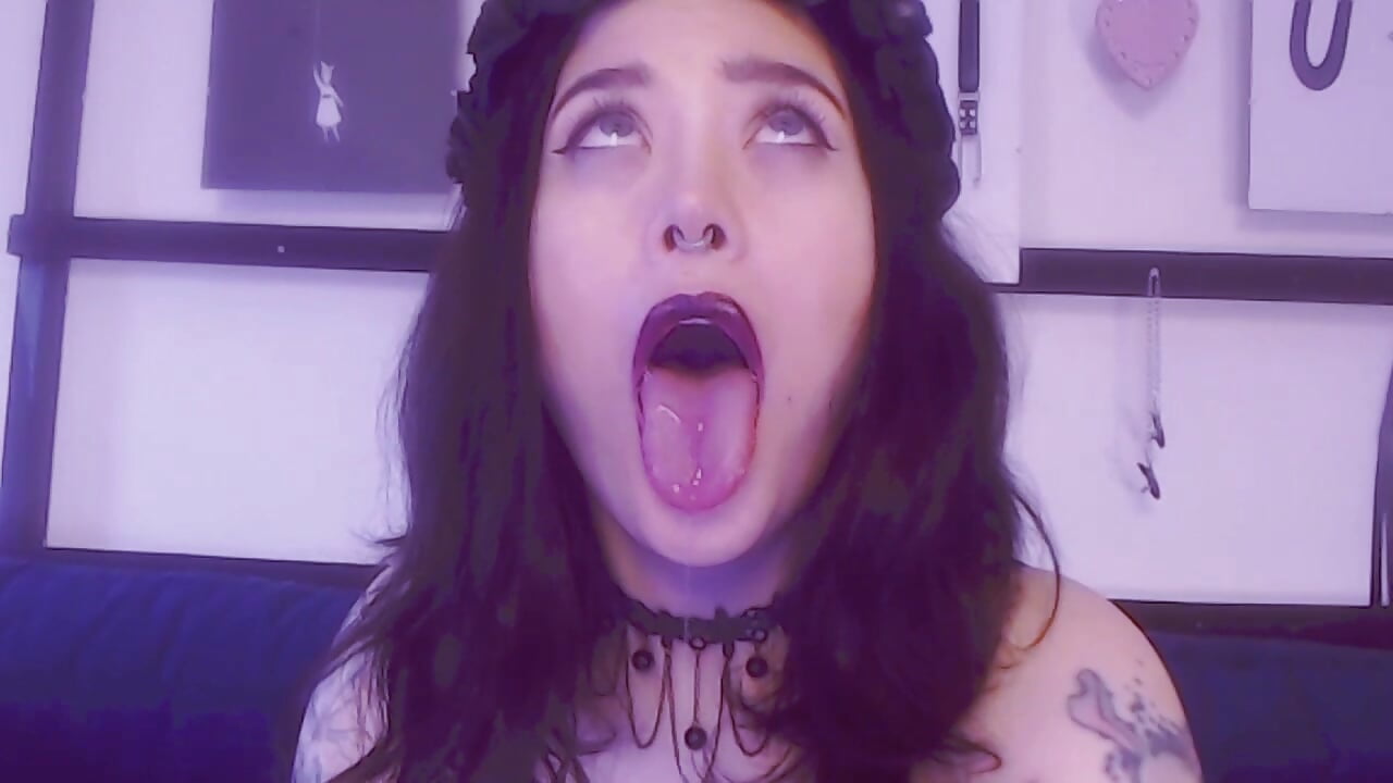 Sloppy gothic ahegao – video od webkamerové modelky wickedxqueen