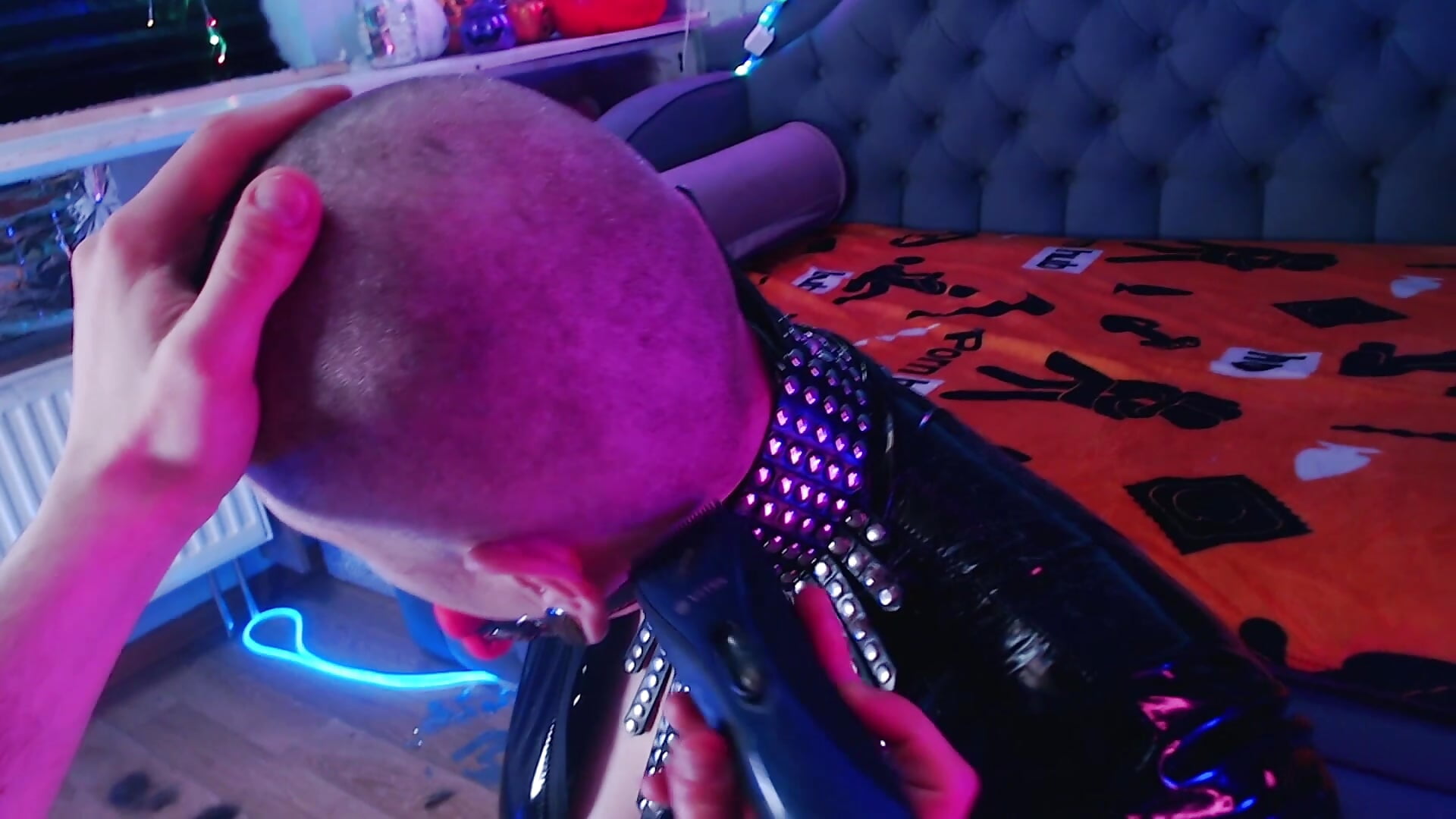 Headshaved&Facefucked – video od webkamerové modelky wickedxqueen