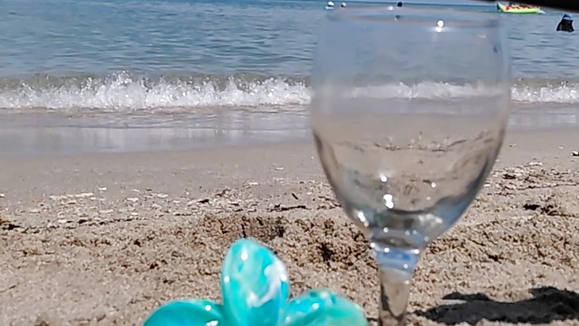 delicioso vino.🥰 - video by maela1 cam model