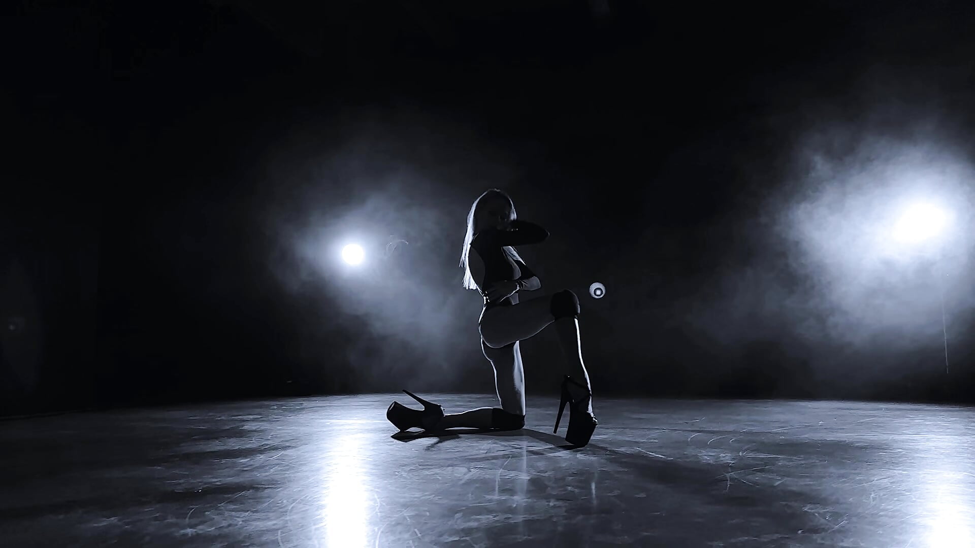 strip plastic - video by Louise-dance cam model