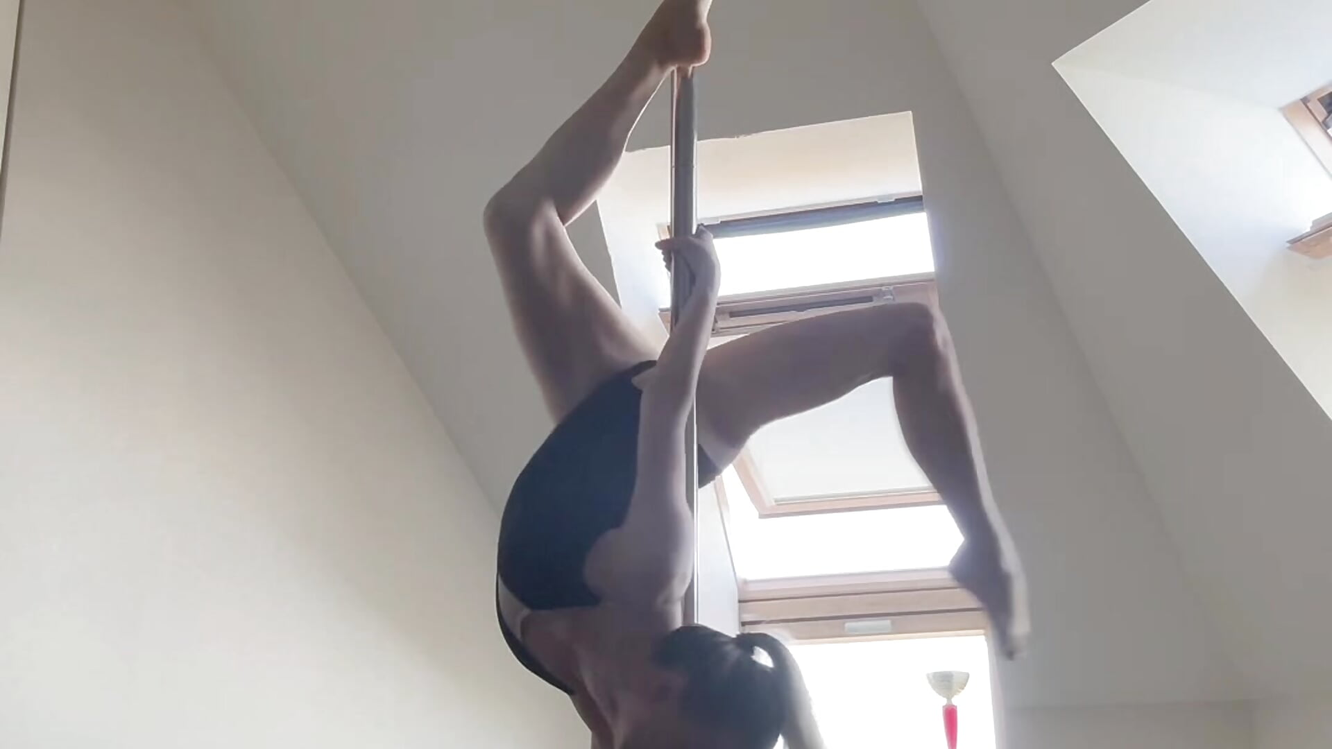 pole dance - video by Louise-dance cam model