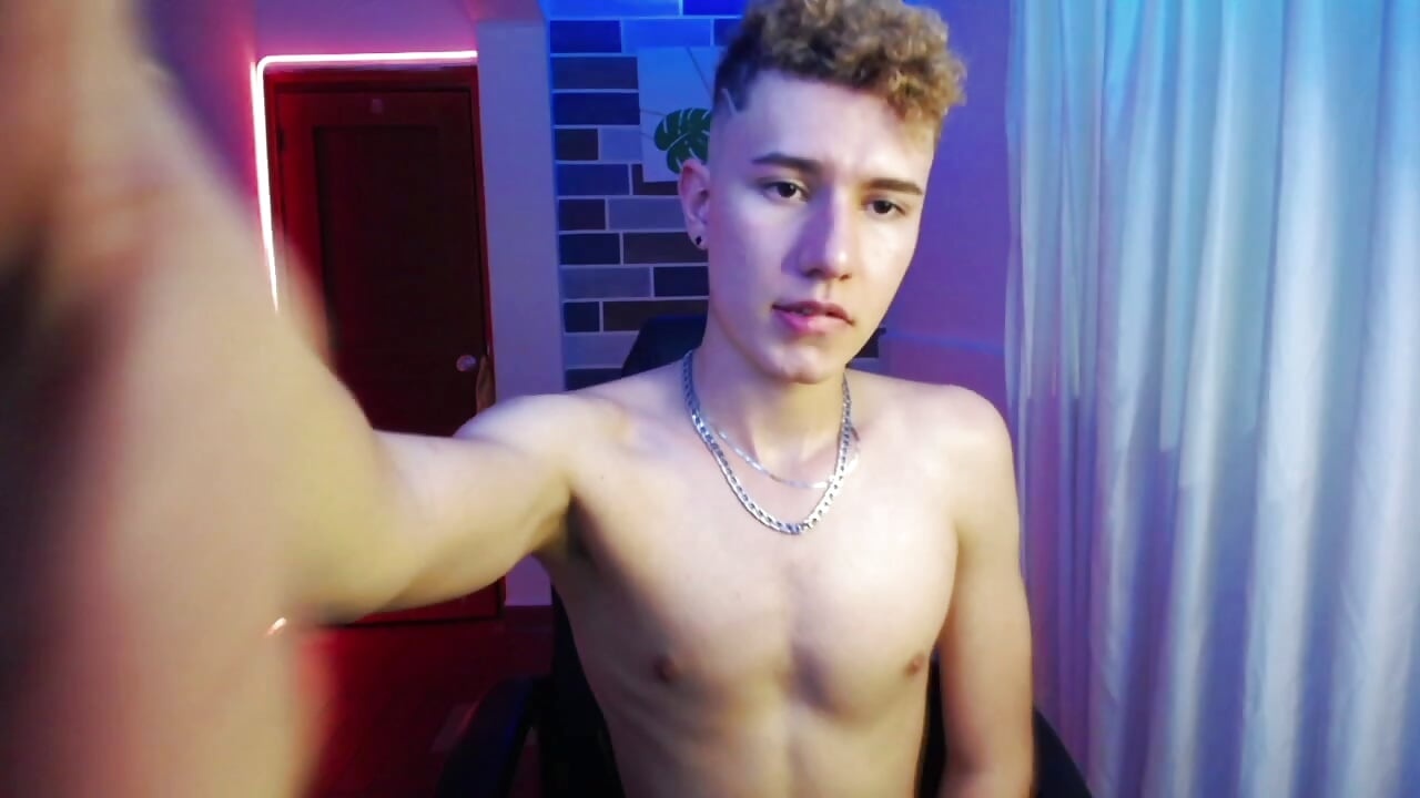 putting me hard - video by adrian_morelly cam model