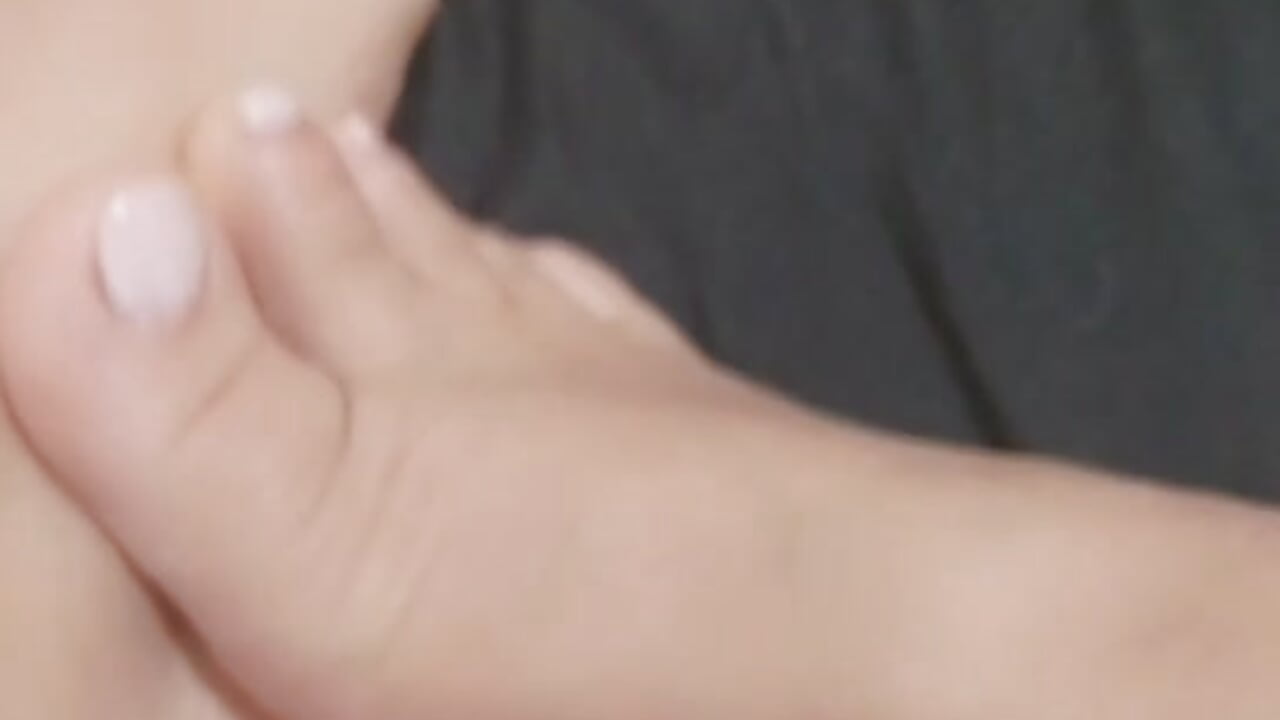 تعال يا كلبه الحس رجلي 👅🐶🦶 - vídeo de la modelo de cam lolo890