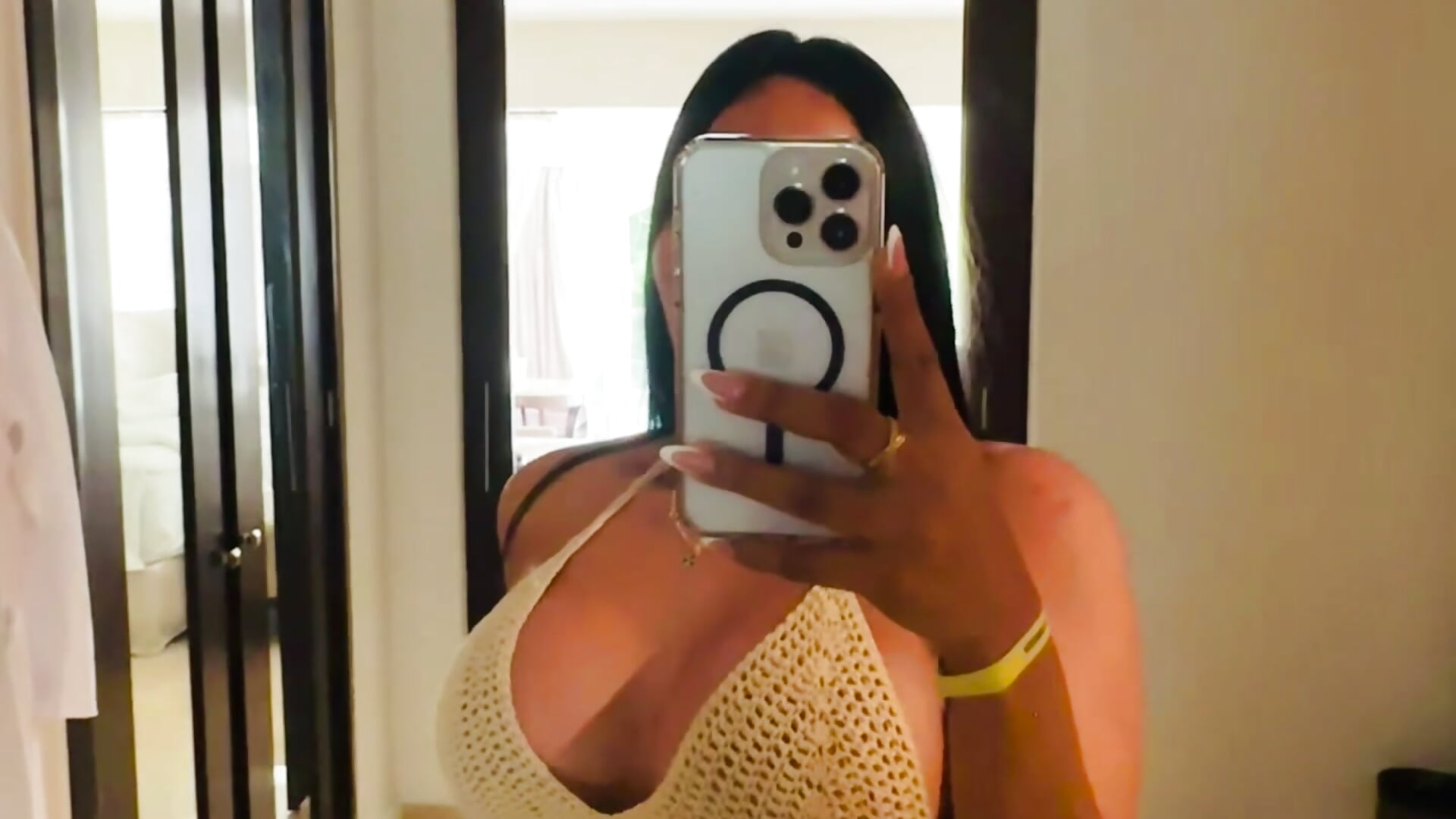 Honey – video modela na kameri SQUIRT4UMEGAN