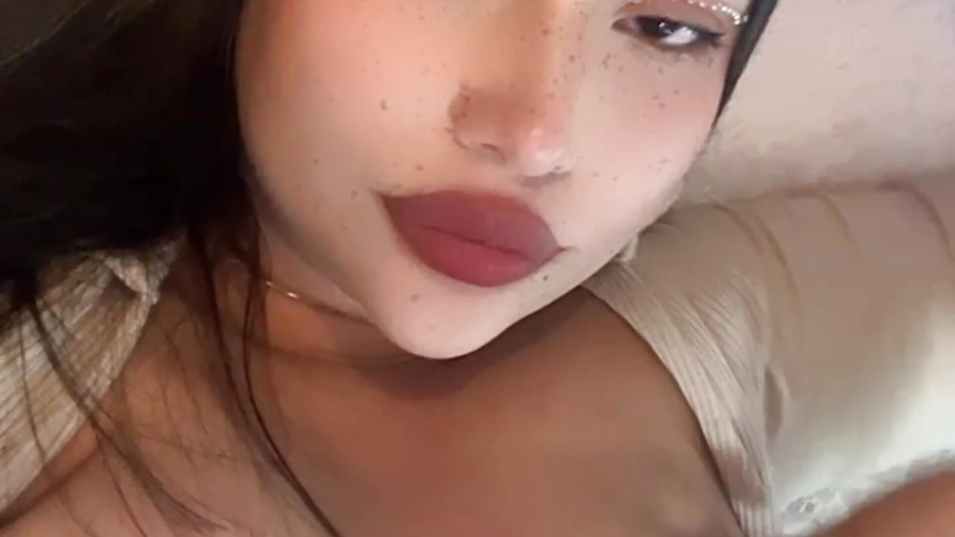 Alessia say hi - video by Alessia_taylor_ cam model