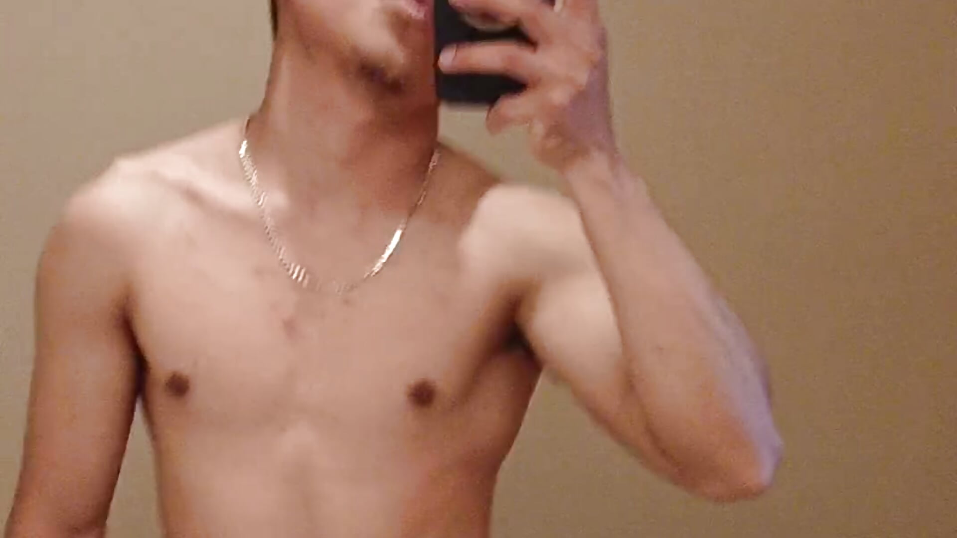1000077403