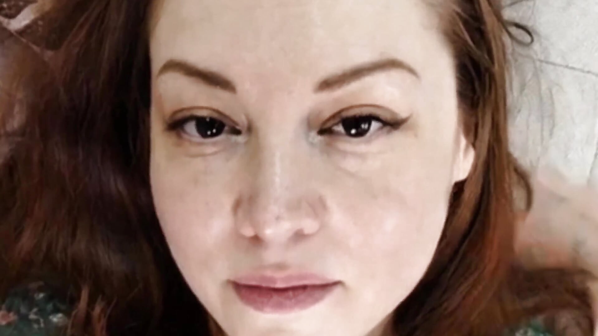 Kiss me - video by CutieGinger cam model