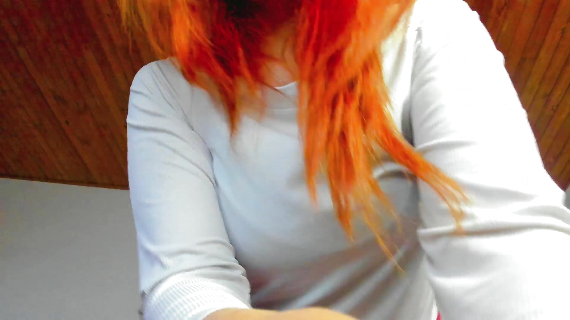 This cute and naughty combination of red leggings and black underwear only makes one sense - vídeo de la modelo de cam adriana71