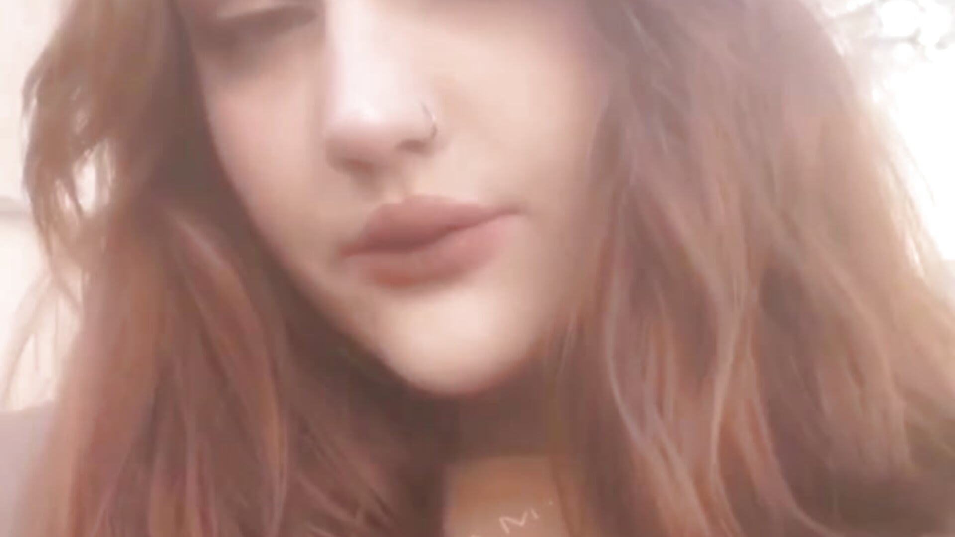 Girl on street – video modela na kameri SofiaLovelyC