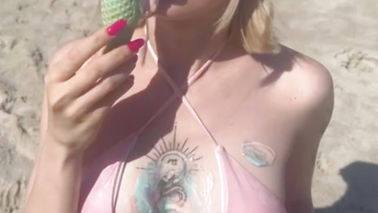 Lick me - video by YourAmeli cam model