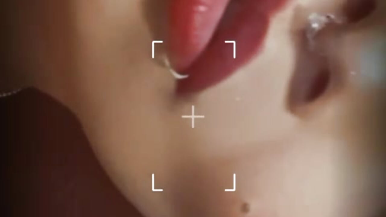 kiss me without stopping - video by juanitared cam model