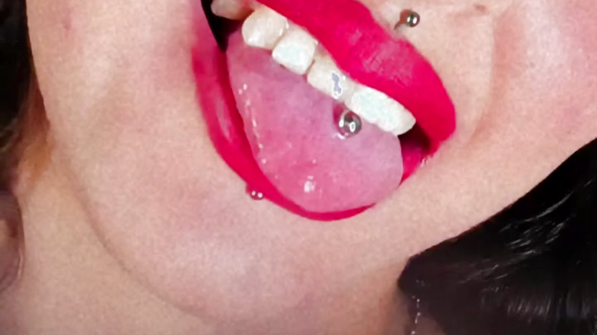 Piercing - video oleh KattalellaGomez kamera model