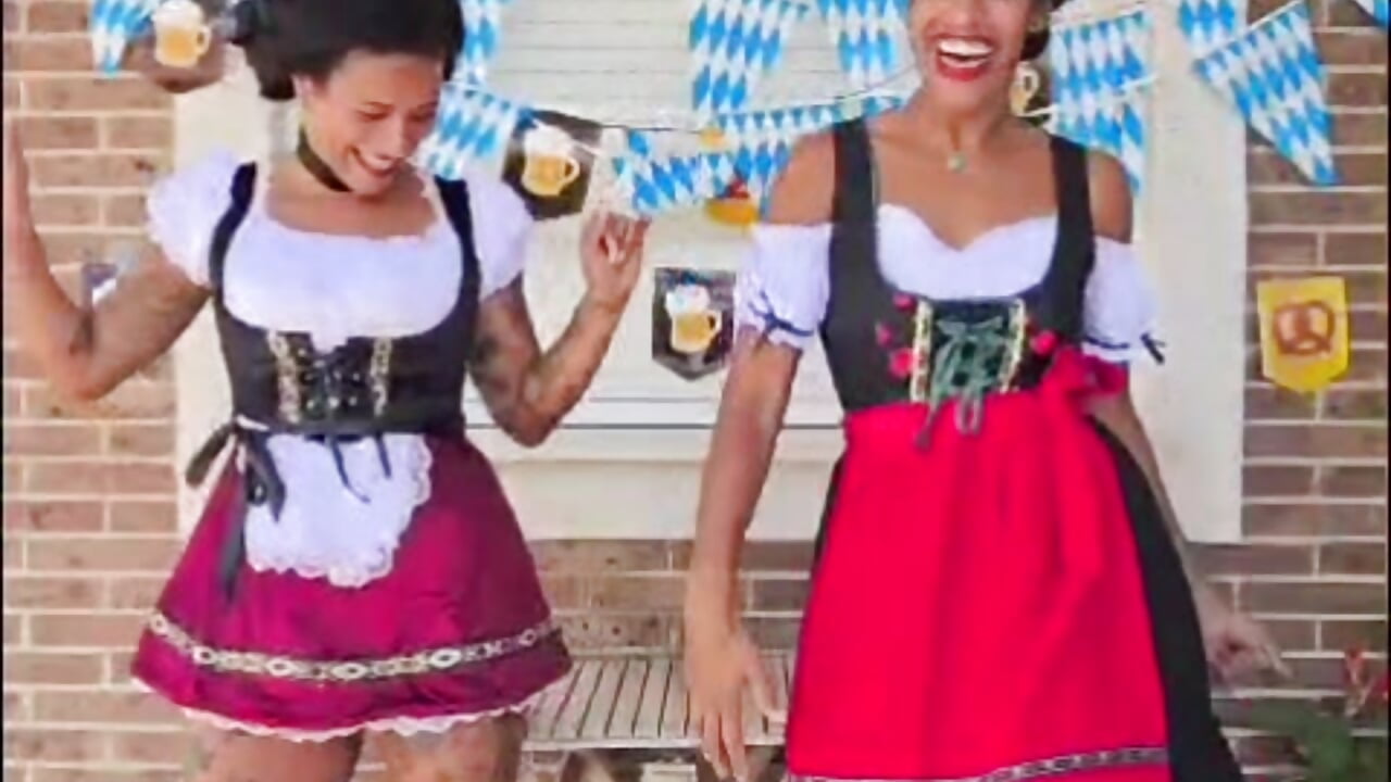 Ein Prosit der Gemütlichkeit - video by AllanaSquirt cam model