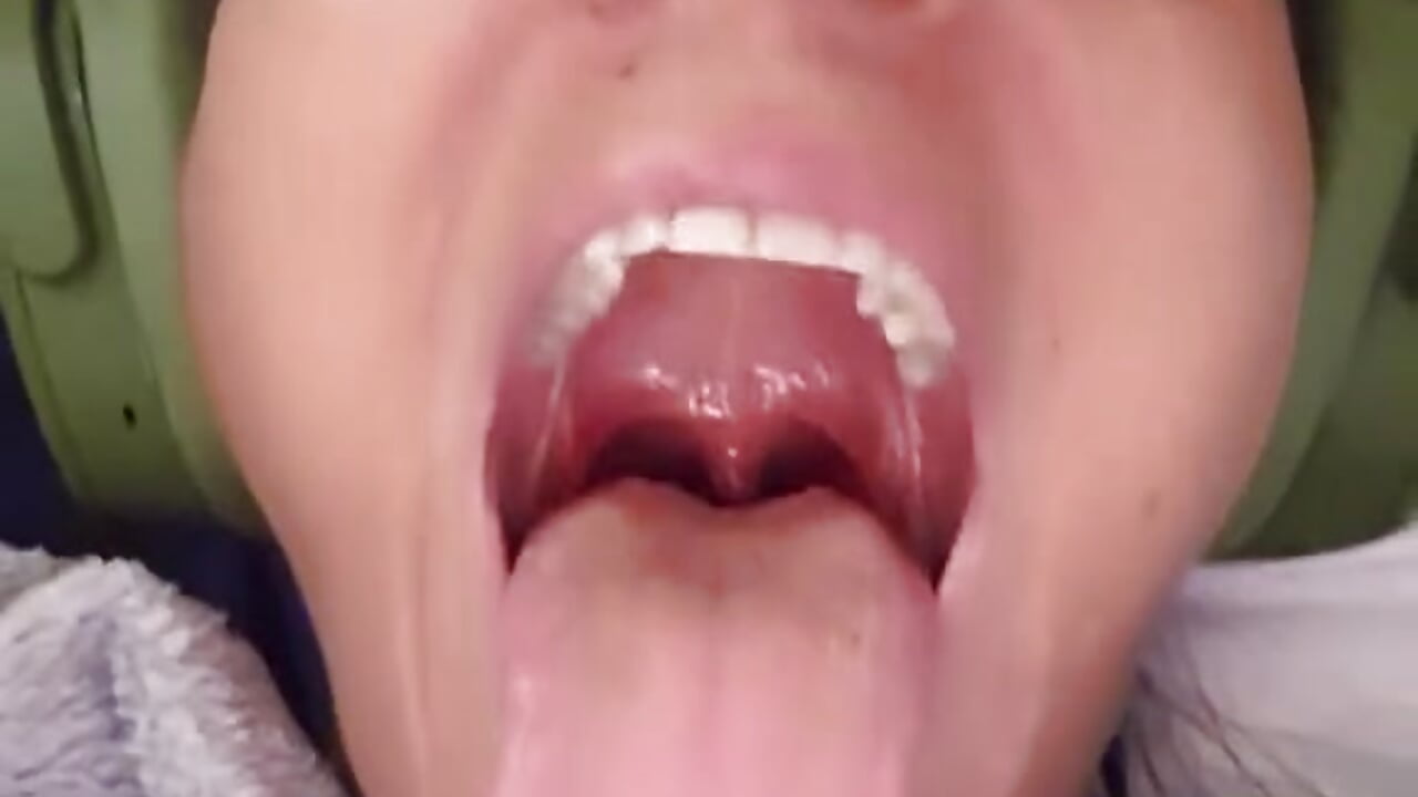 Big enough? Es grande suficiente? Chega ou não? - video by AllanaSquirt cam model