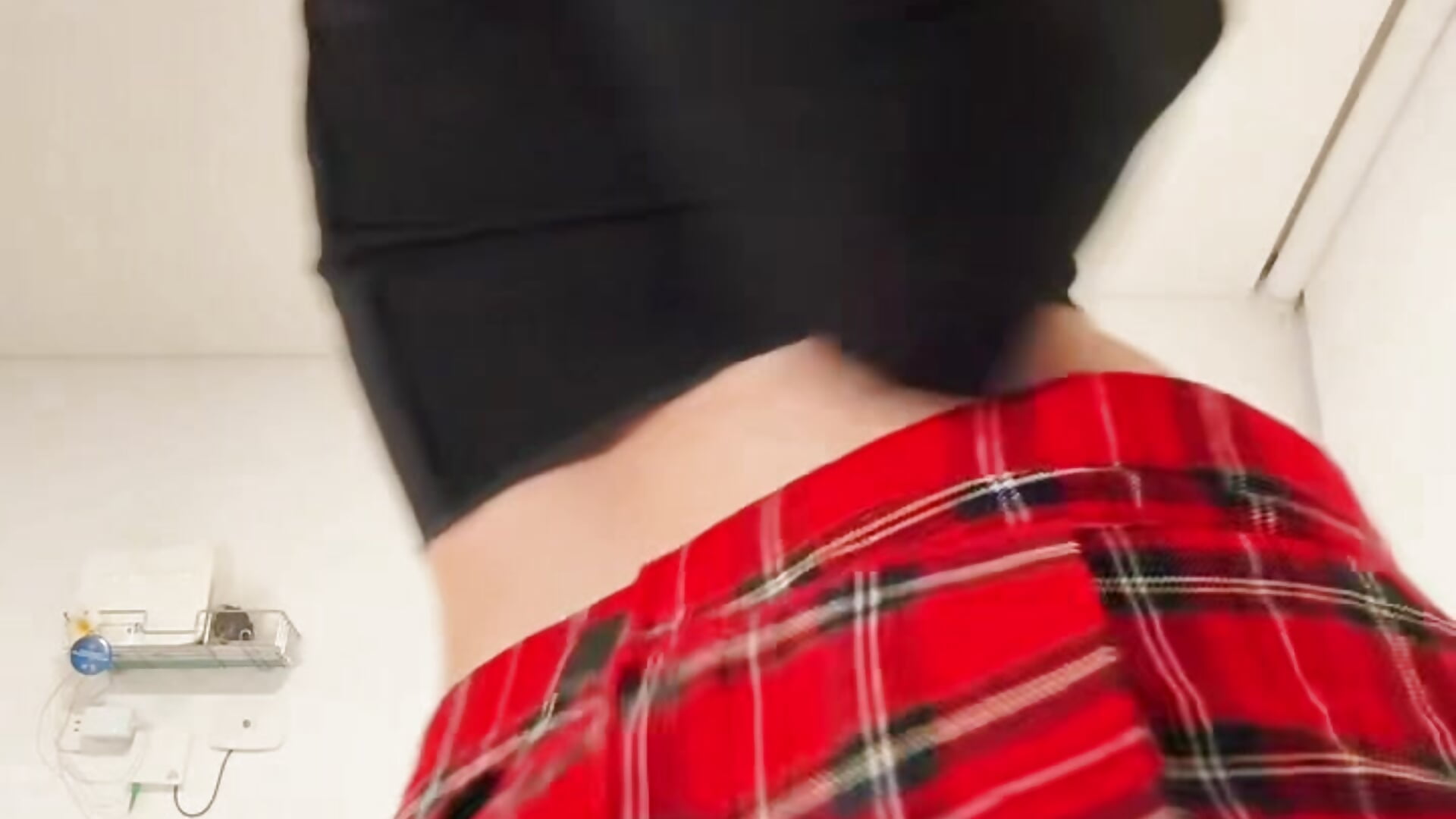 A cutie dancing - відео від вебкаммоделі CuteKira7