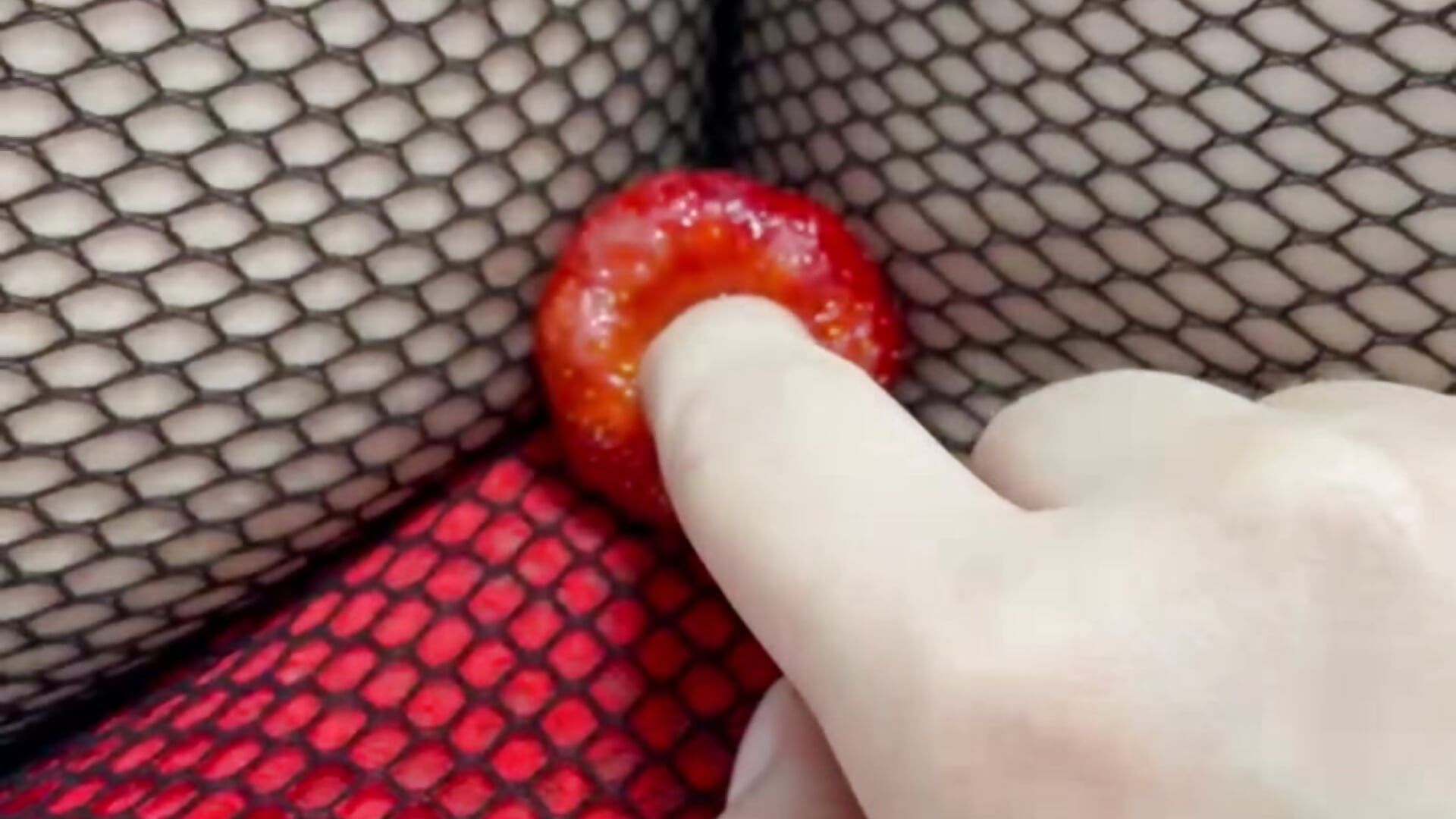 Pop my strawberry!!! - vídeo de AmyPure_ modelo de câmara