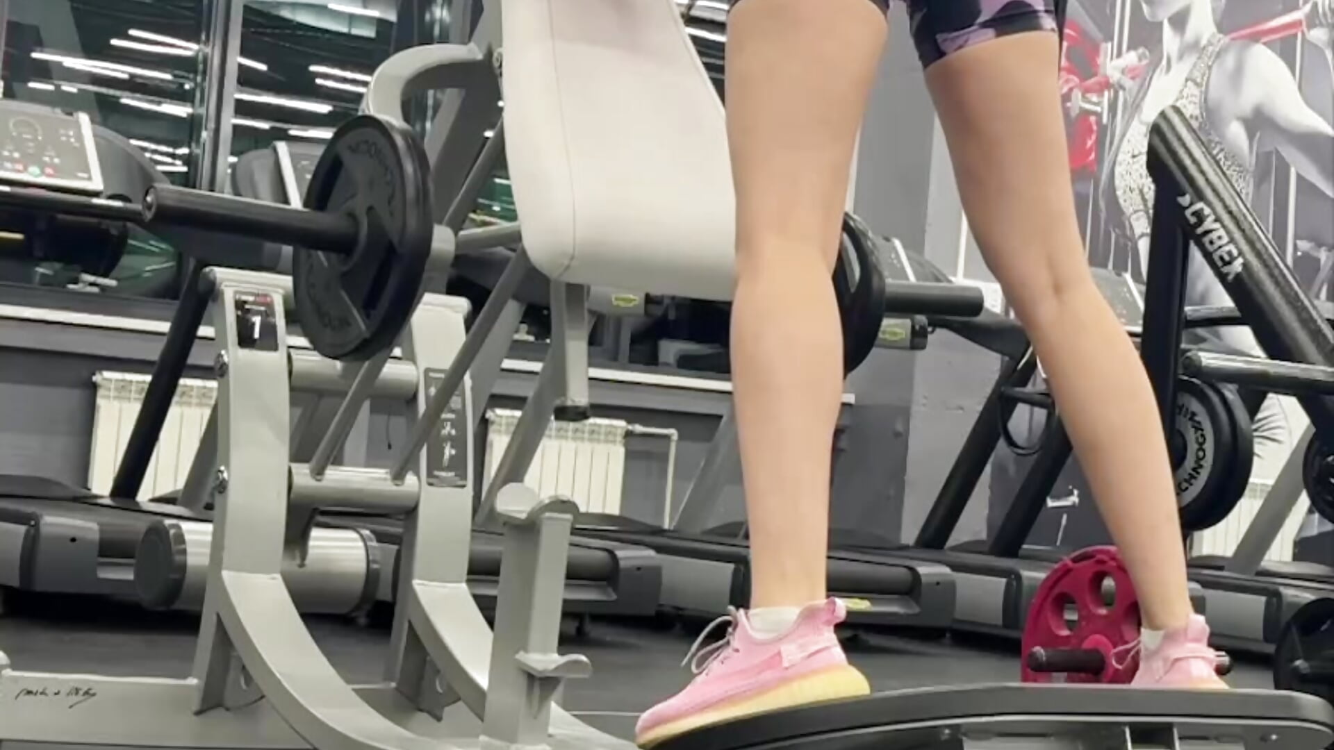 Pump it! 🍑💥 - video by amanda_strong cam model