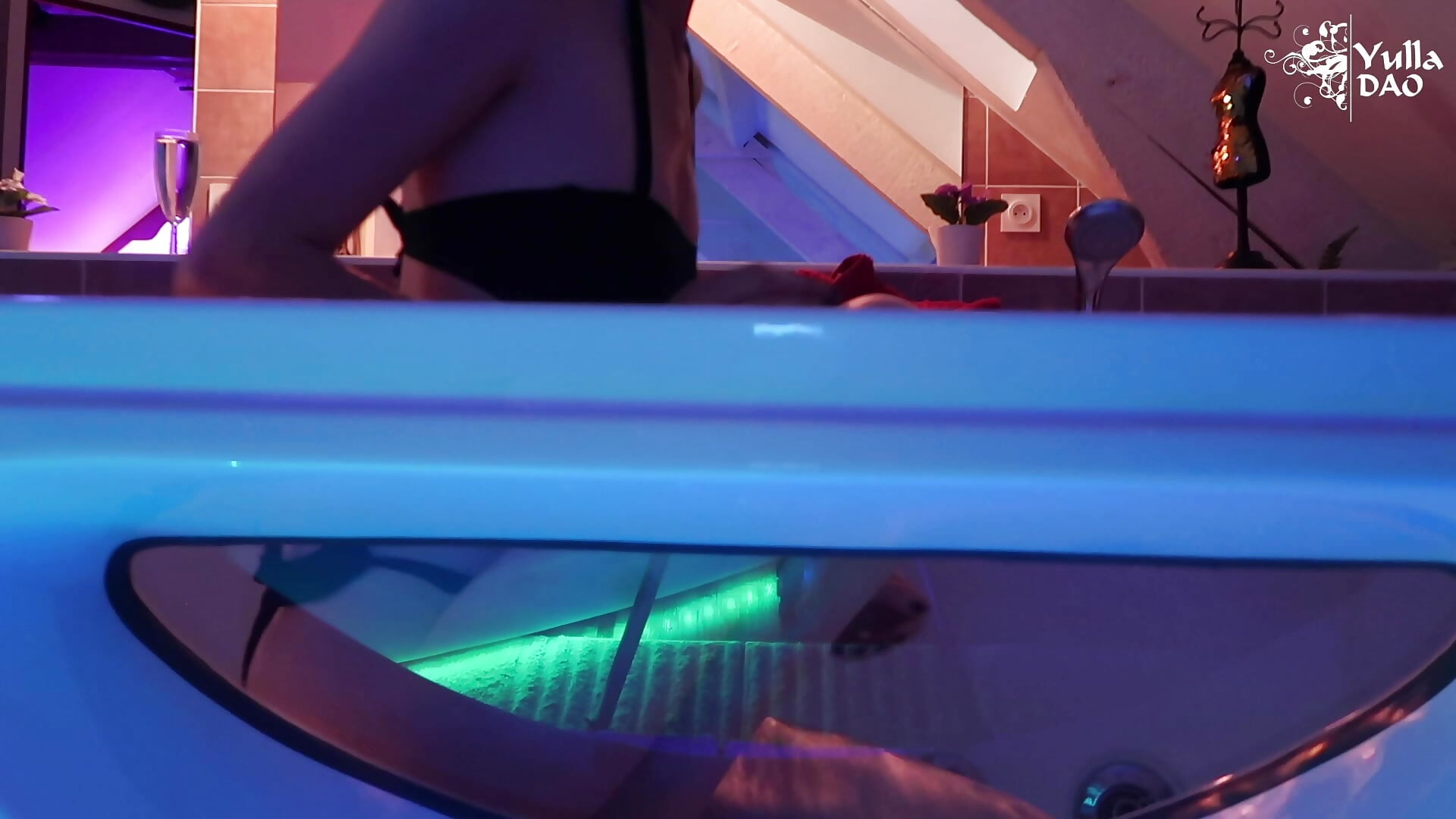 Bain coloré - video di yulladao modella di cam