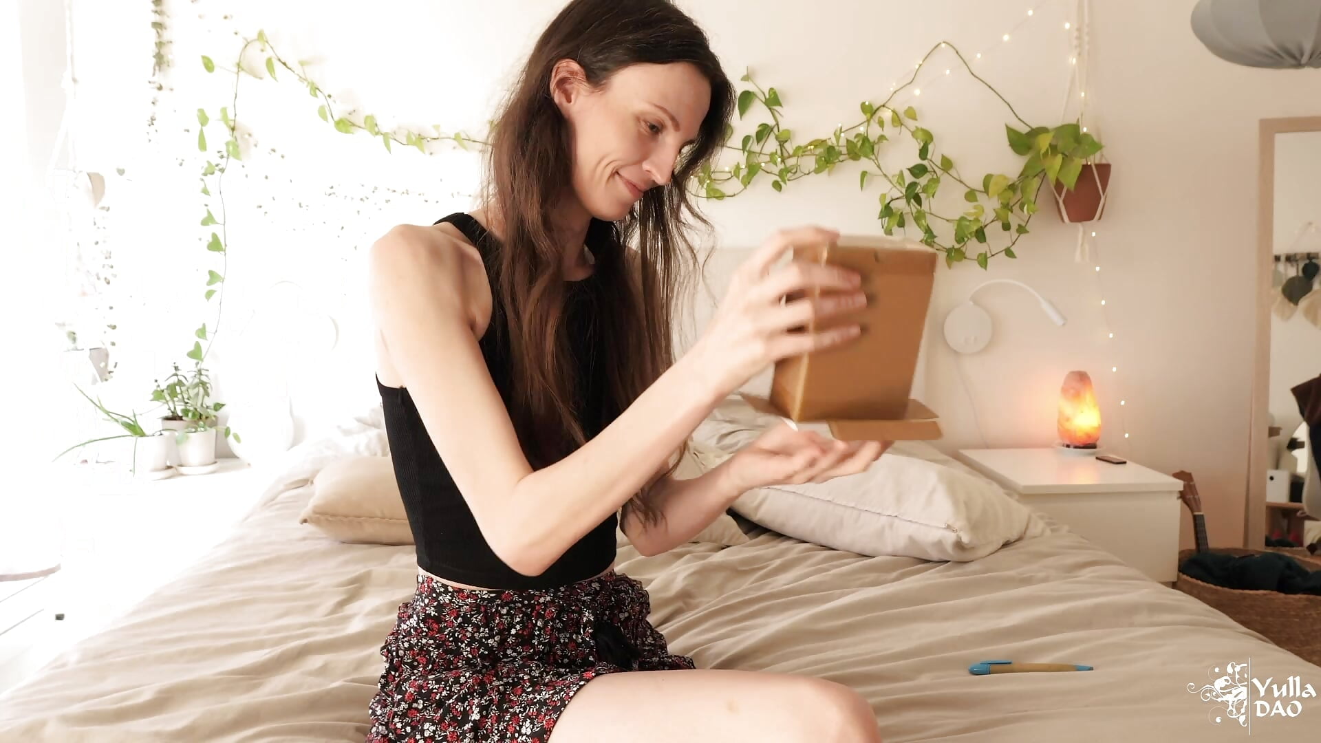 Teaser - Tenera 2 unboxing - video di yulladao modella di cam