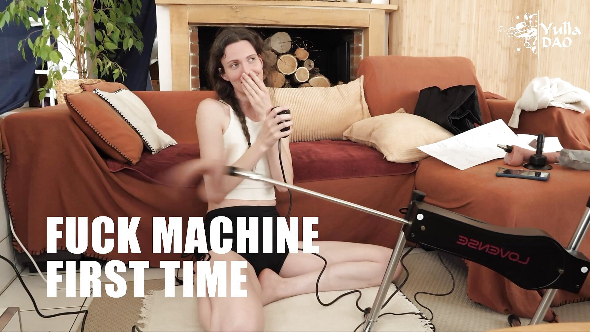 Teaser - Fuck Machine First Time - video di yulladao modella di cam