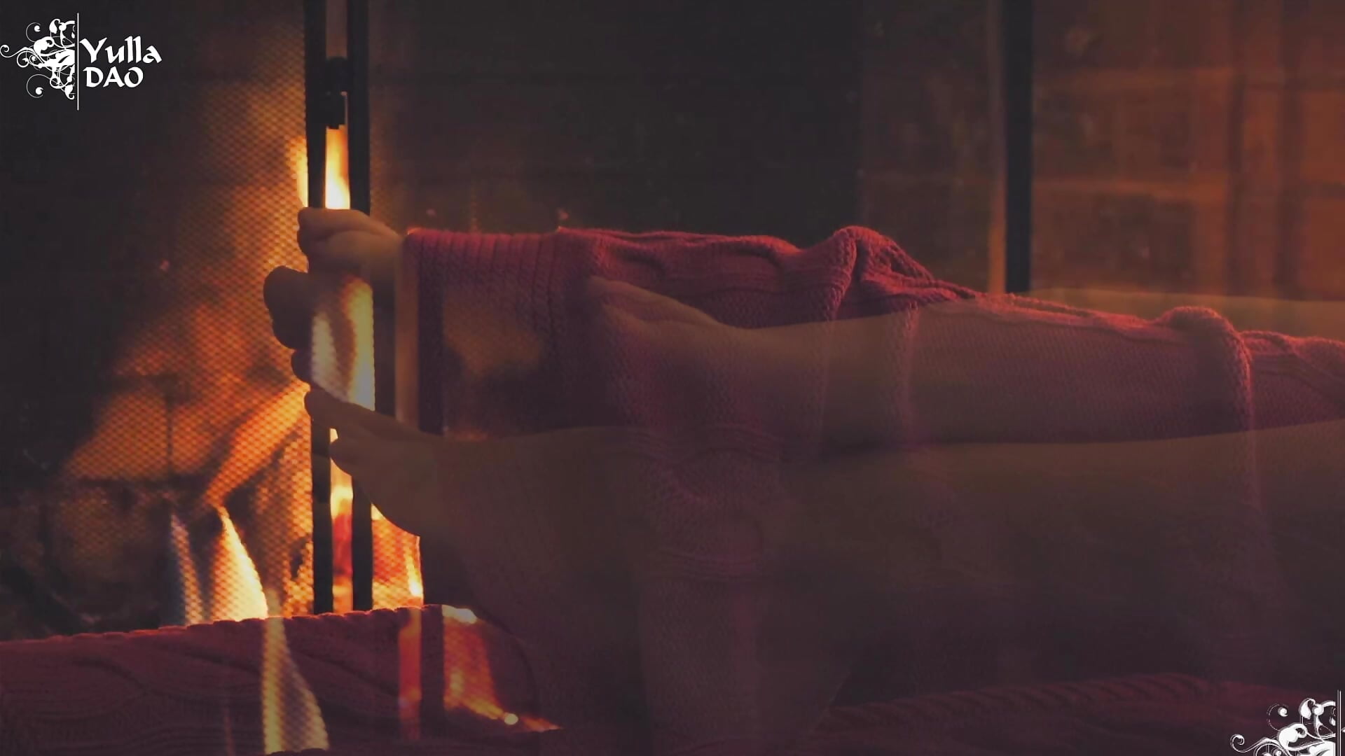 cheminée sombre feet lovers - teaser - video di yulladao modella di cam