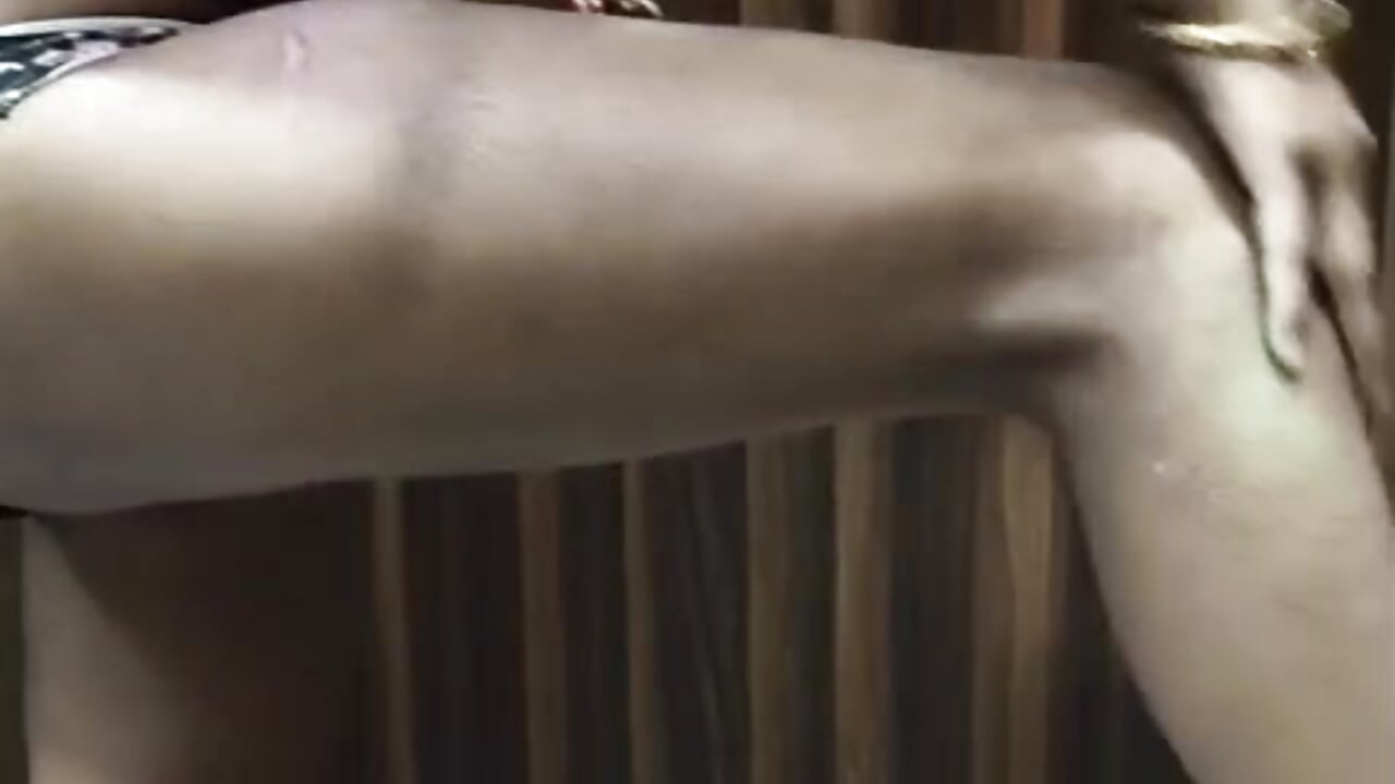 Nude dance - Vídeo de Esha_Naughty, modelo de vídeos