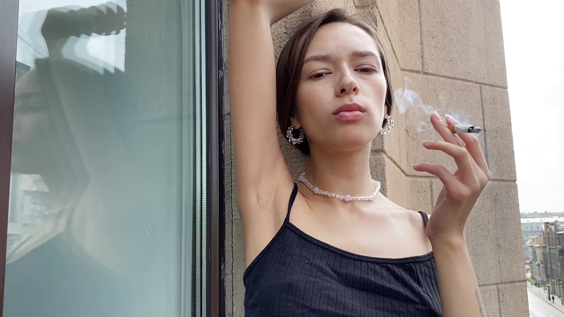 Armpits and smoking vibe – видео вебкам-модели YourDarlingVivian