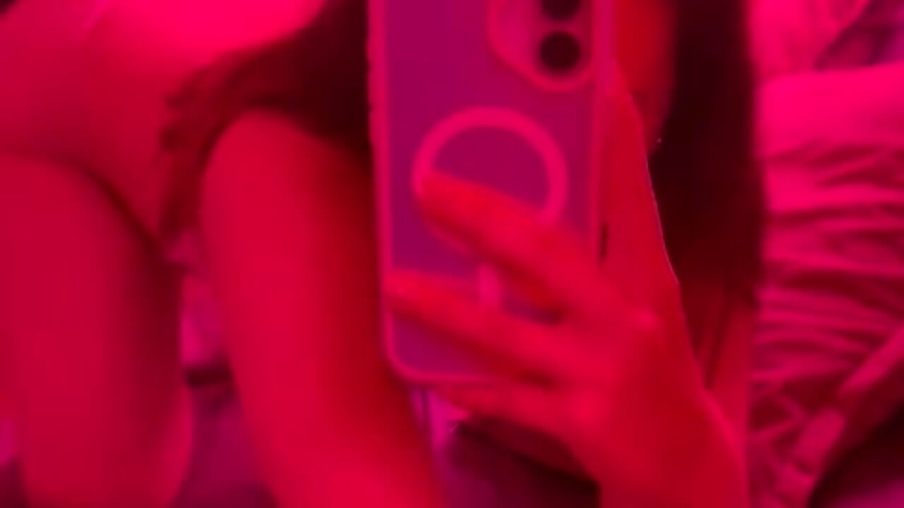 My lips miss traveling every area of ​​your body - video by AmbeerWood_ cam model