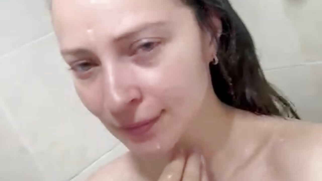 Join me taking a shower - video by AmbeerWood_ cam model