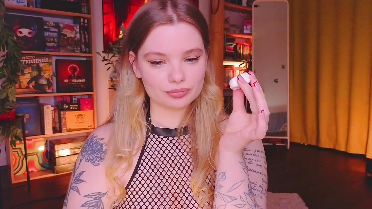 Vore Treat: Tiny Guy Makes My Tummy & Booty Grow - video by Hottie_Jane cam model