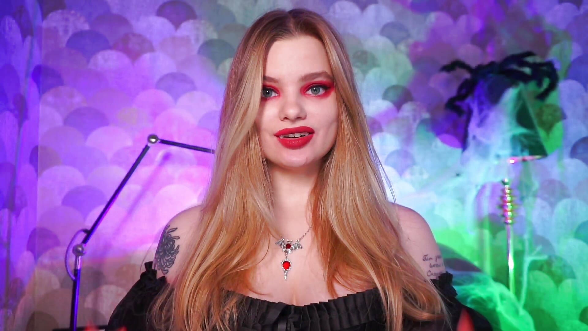 Sexy vampire suck all juices out of your dick