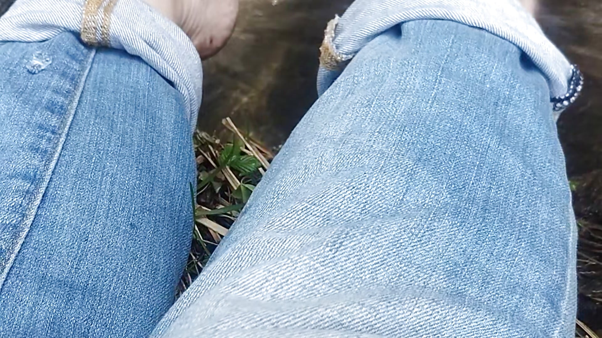 Painted toe nails in nature ! - video by JuliaHunts cam model