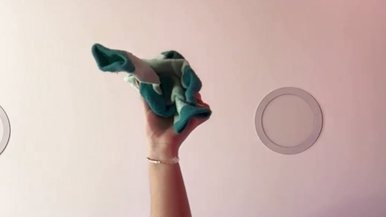 They fall directly to your face - vídeo de Rebeca_jones modelo de câmara