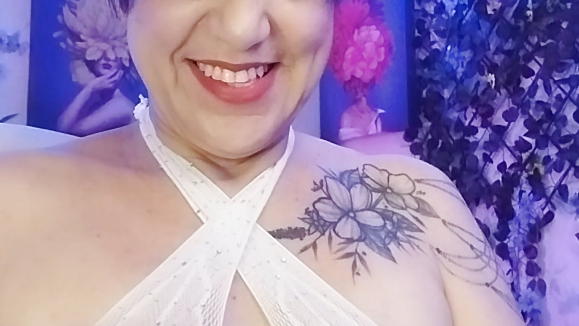 Recibiendo mi regalos de ustedes mis usuarios .mis lentes nuevos feliz... - video by lonely_shewolf cam model