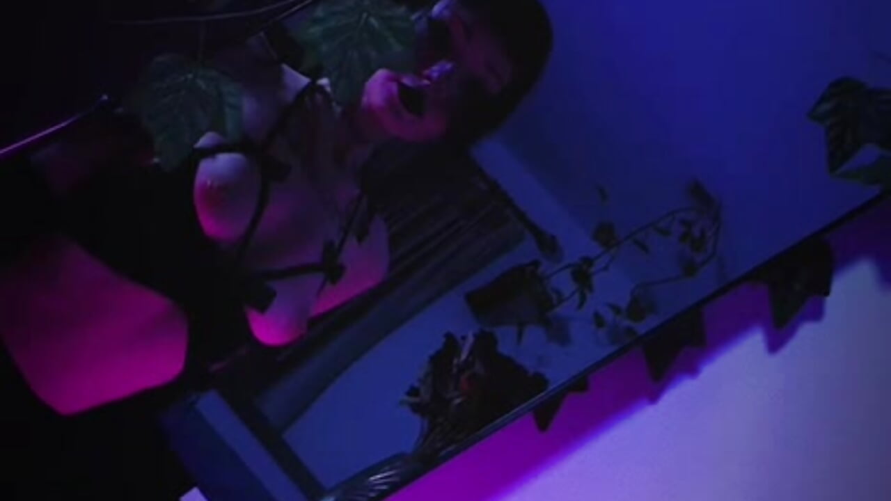 Neon Love - video oleh pale_skin kamera model