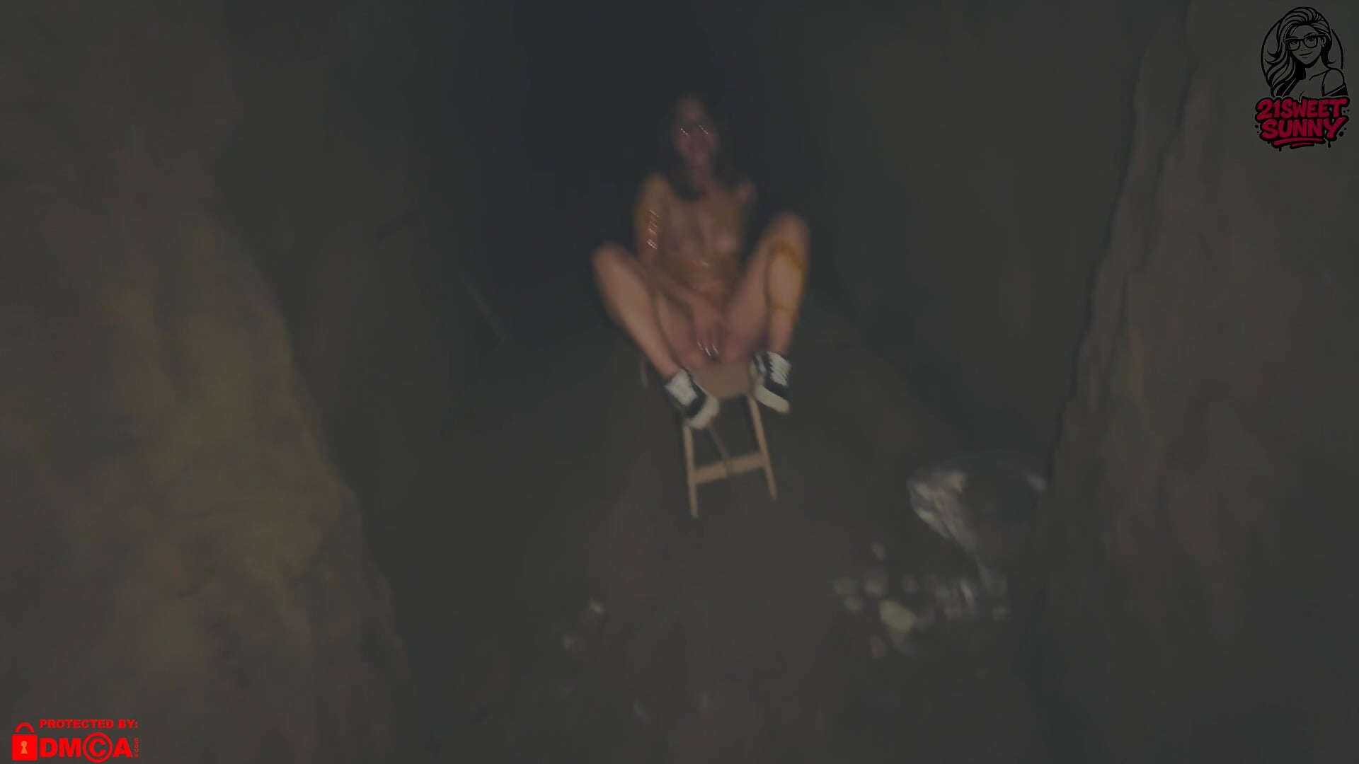 HALLOWEEN HORROR STORY🎃🧟‍♀️🕸️🕷️🫦💦 - video di 21sweetSunny modella di cam