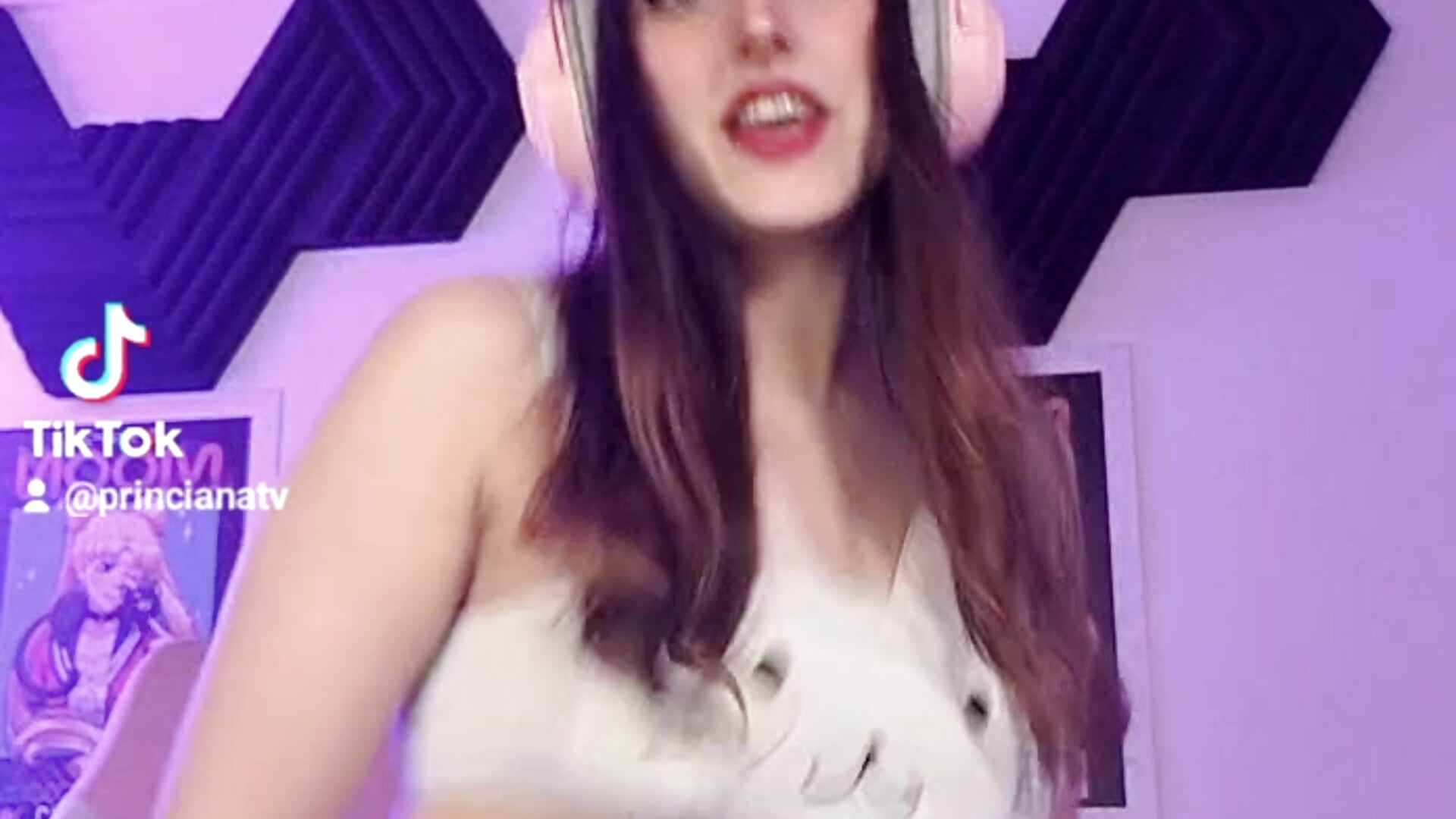 Do you like the way I dance? - video by princiana cam model