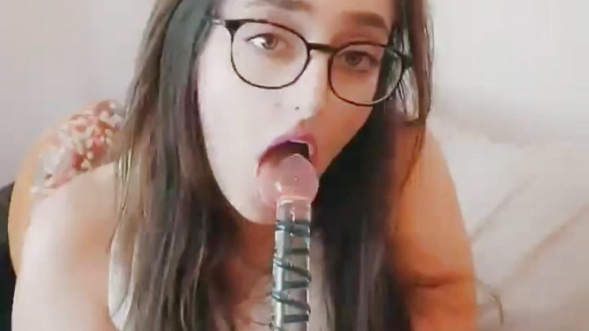 Real sluts know how to suck! - video by princiana cam model