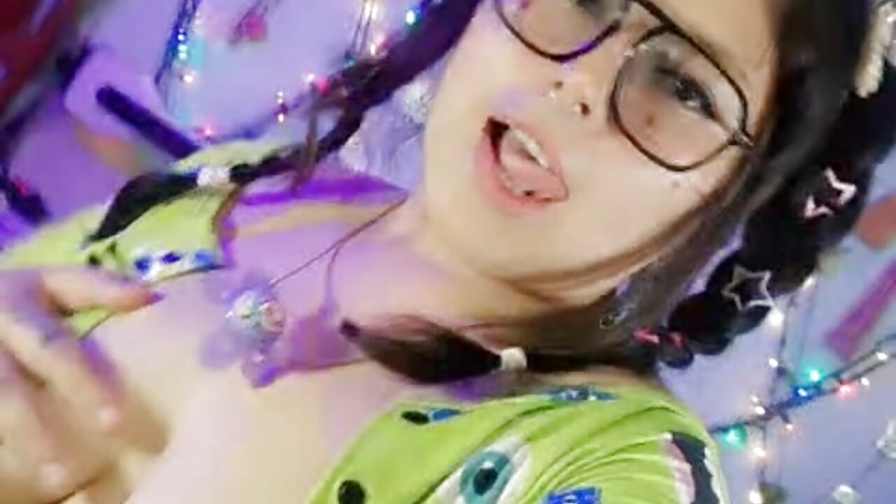 feeling too needy to stay quiet 🥺🔥 - video di Lulu_Pup modella di cam